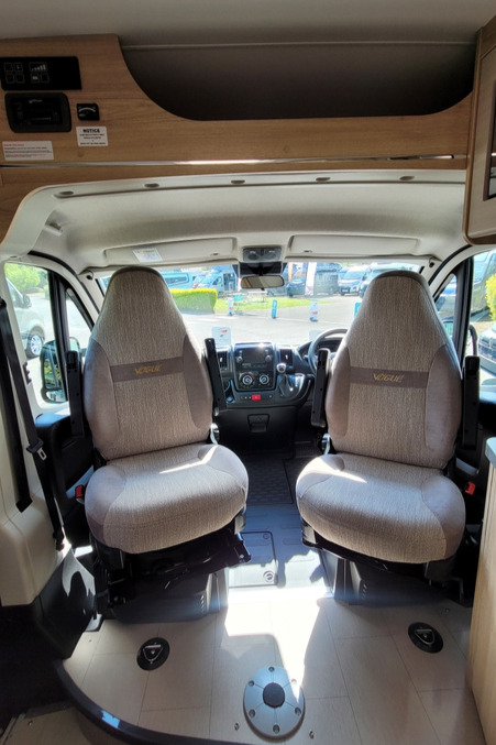 781F96 11 Elddis CV60Vogue DK70DSY