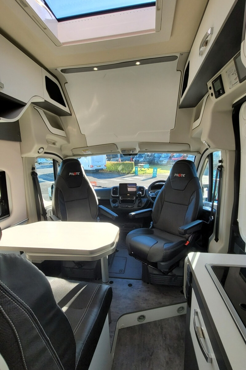 769696 14 Pilote V633M WK73BBN