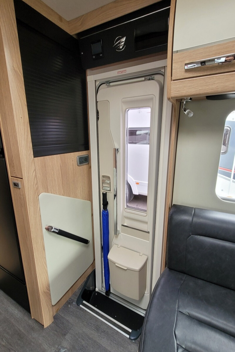 26D857A 17 Autotrail GF80 DU24UCW