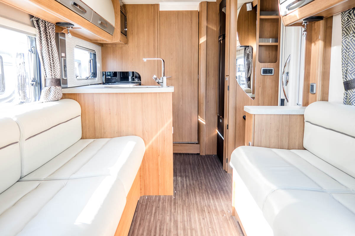 738C76 11 2019 Autotrail Comanche LC19YVV
