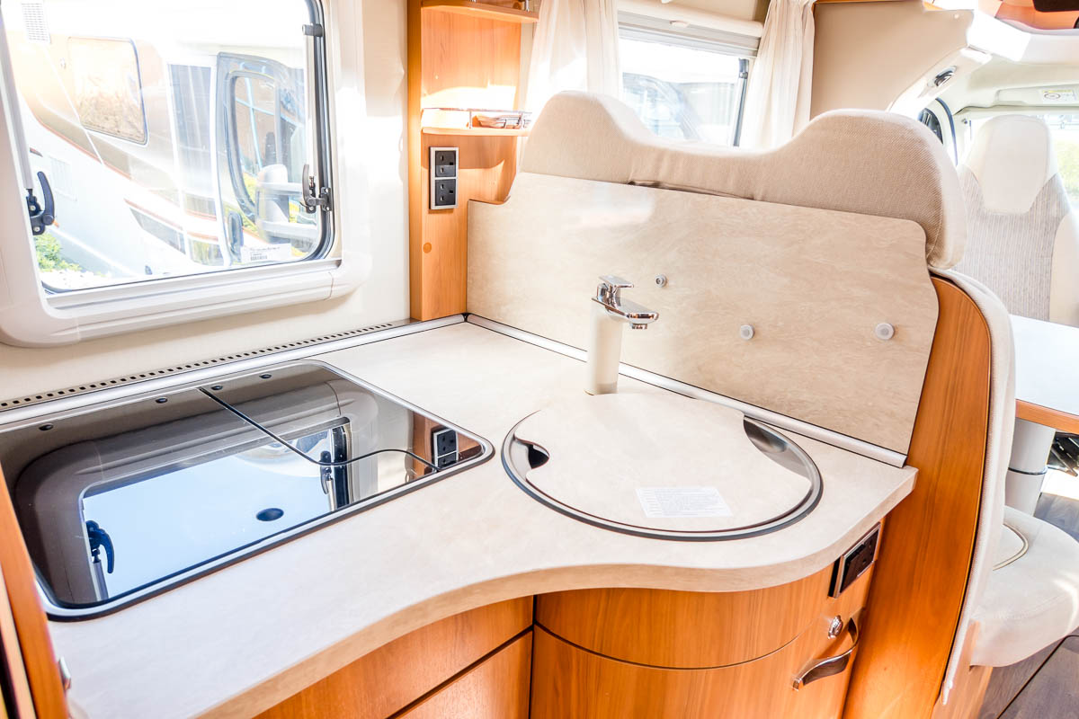 746F5A 17 2016 Hymer T698CL WX66AYT