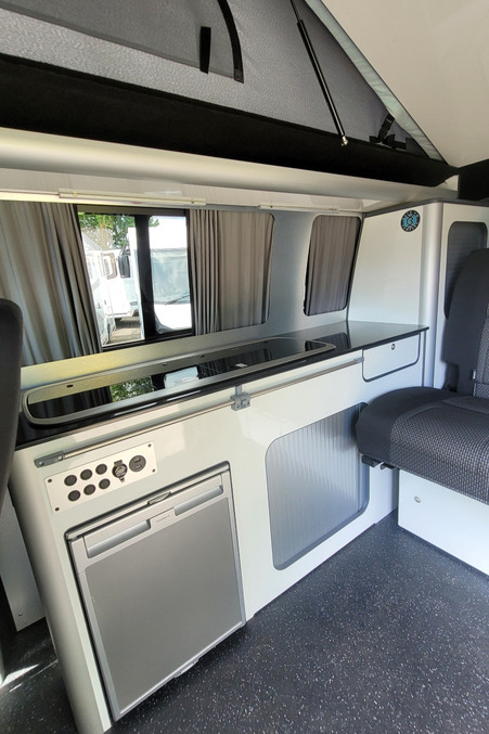 77FA1E 14 Volkswagen TransporterT30 BJ70CYY