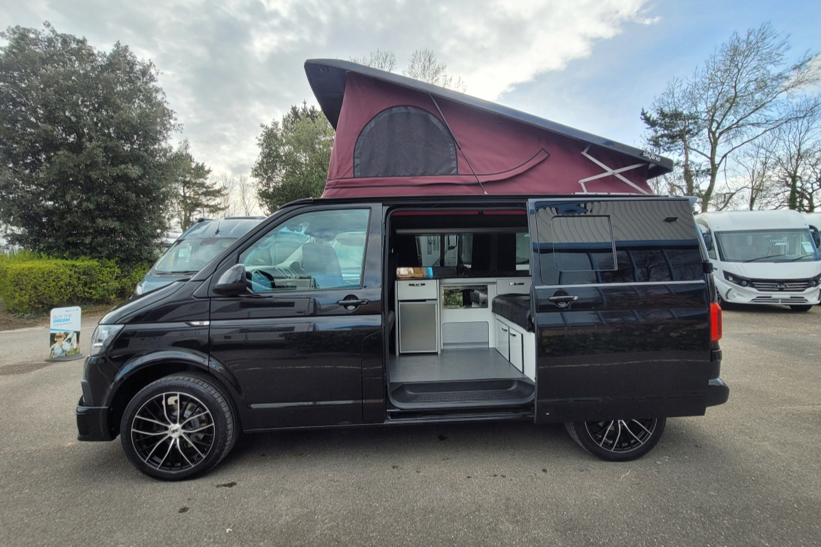 77B7D2 09 Volkswagen TransporterT28 GL18LRY
