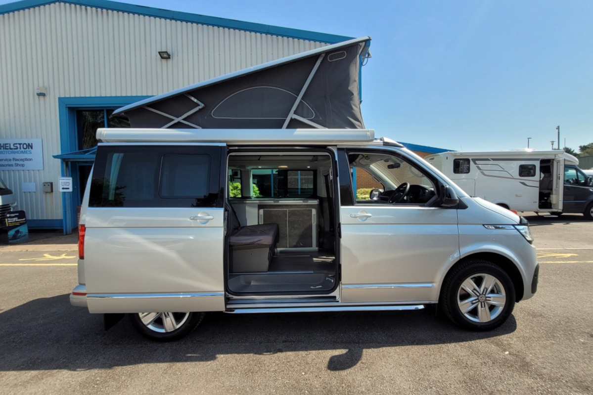 781946 04 Volkswagen CaliforniaOcean GU23DXV
