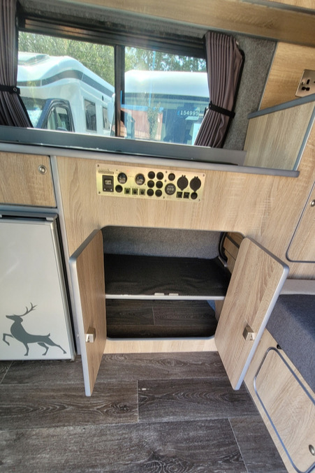 7795C6 19 Sussex Campervans DP68FRL