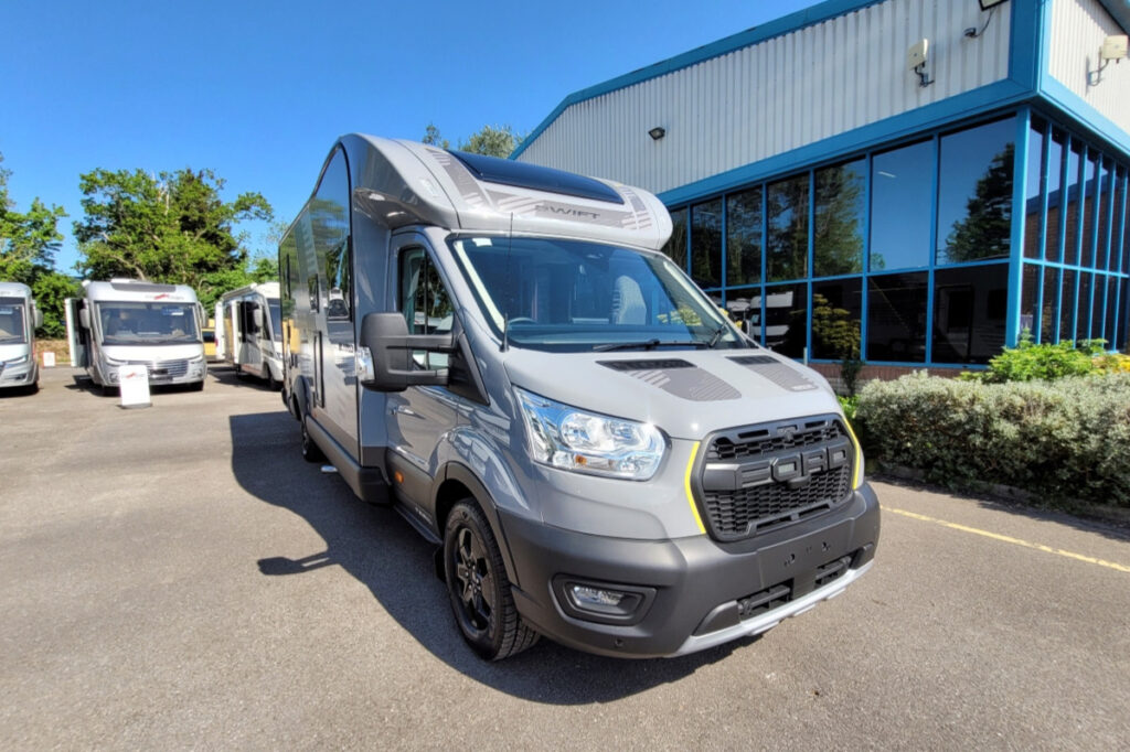 75D3A6_01-Swift-Trekker584-RDSE83606.jpg