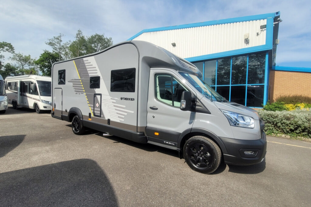 75D3AA 02 Swift Trekker594 RDSE86766