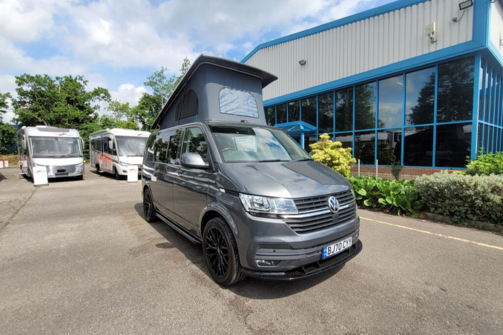 77FA1E_01-Volkswagen-TransporterT30-BJ70CYY.jpg